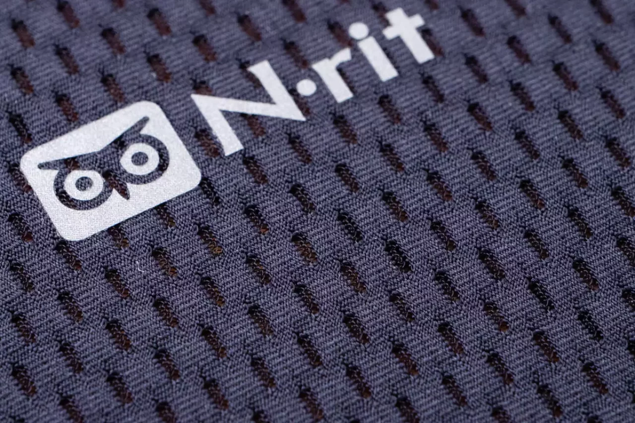 通気性に優れたメッシュ生地を採用したマスク