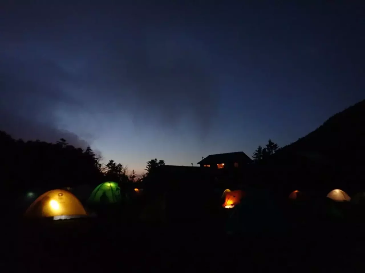 山頂 登山 山小屋 テント場 おすすめ