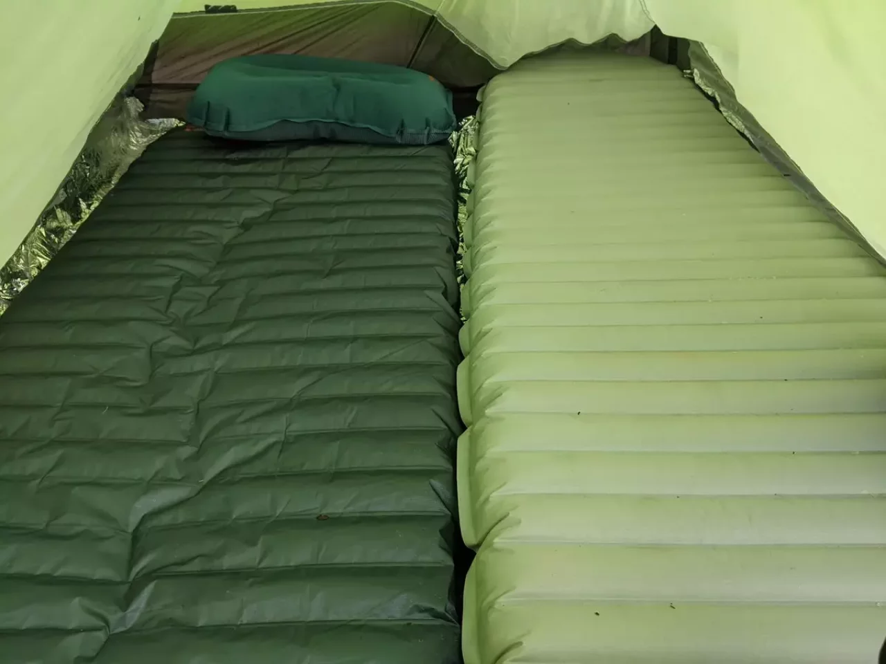テントマットとシュラフ