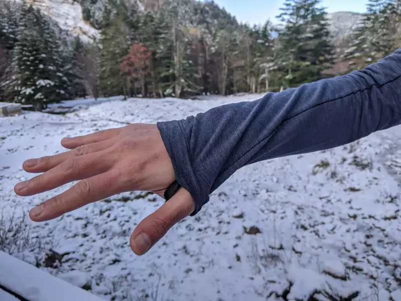 袖の内側にはループ