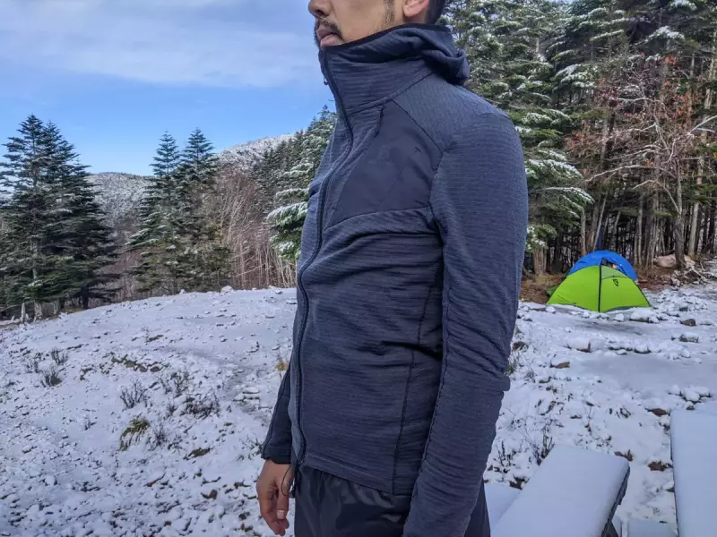 サロモンのアウトライン フルジップ フーディー