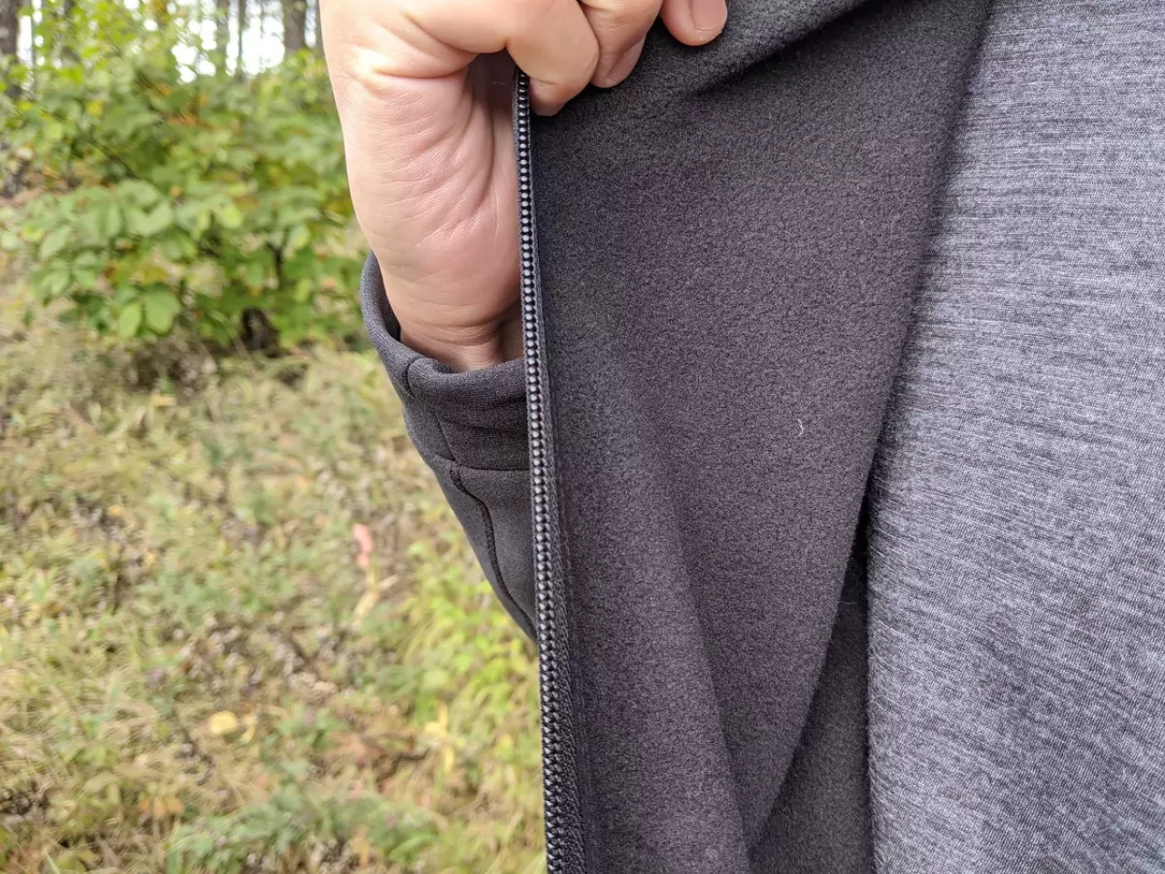 ラディアント フルジップ サロモン ミッドレイヤー 裏地