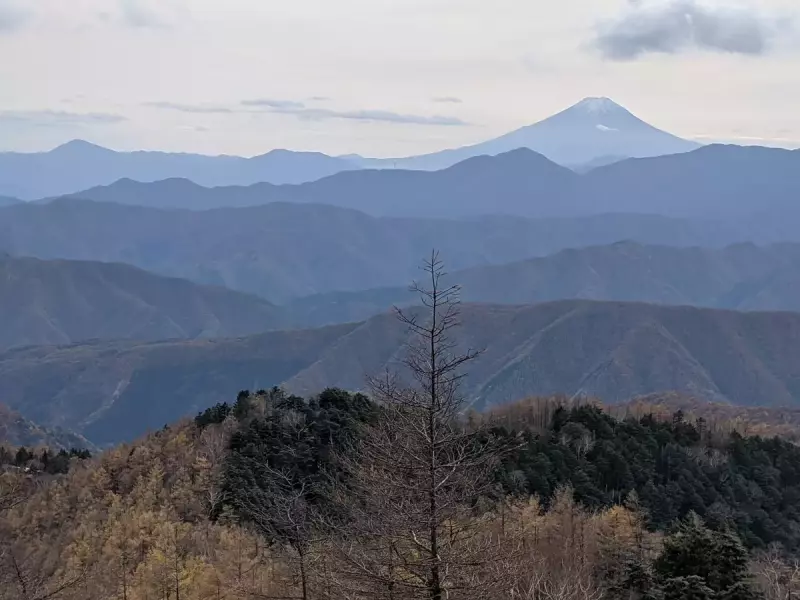 稜線が気持ち良く、雄大な景色を楽しめる