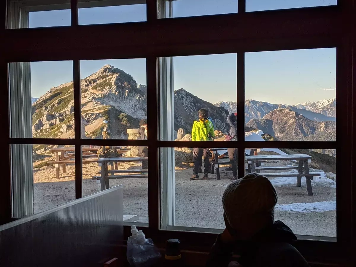 北アルプス代表の山小屋「燕山荘」-予約方法・食事
