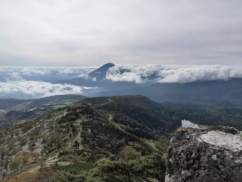 茶臼岳から見る岩手山
