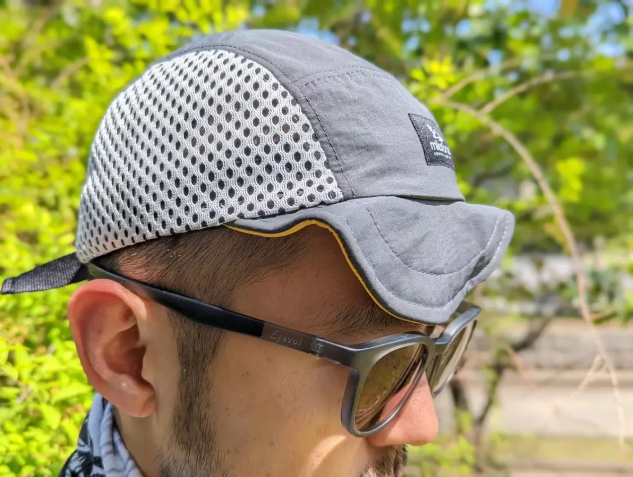 ツバのワイヤーで形状を記憶