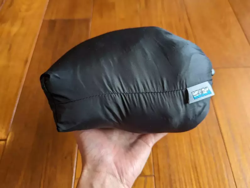 スタッフバッグにコンパクトに収納