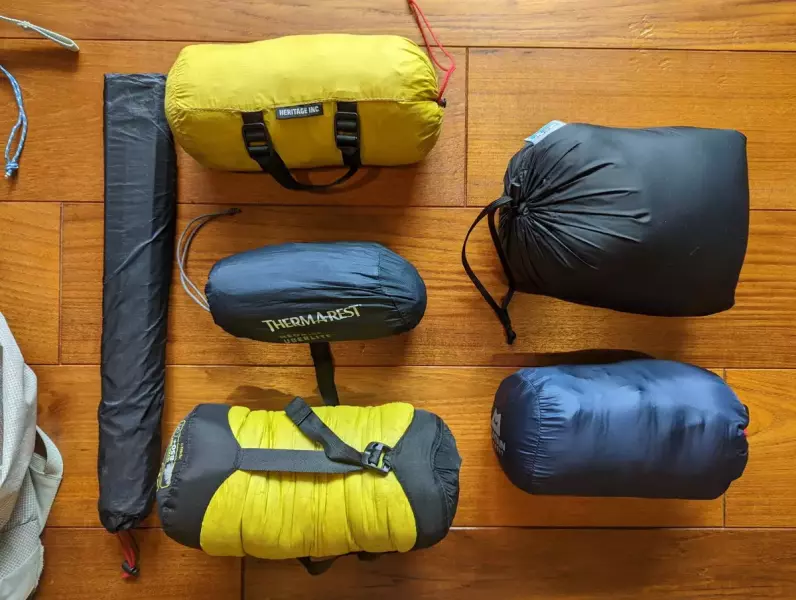 ダウンジャケットを着用したときは、直前までパッカブルされ