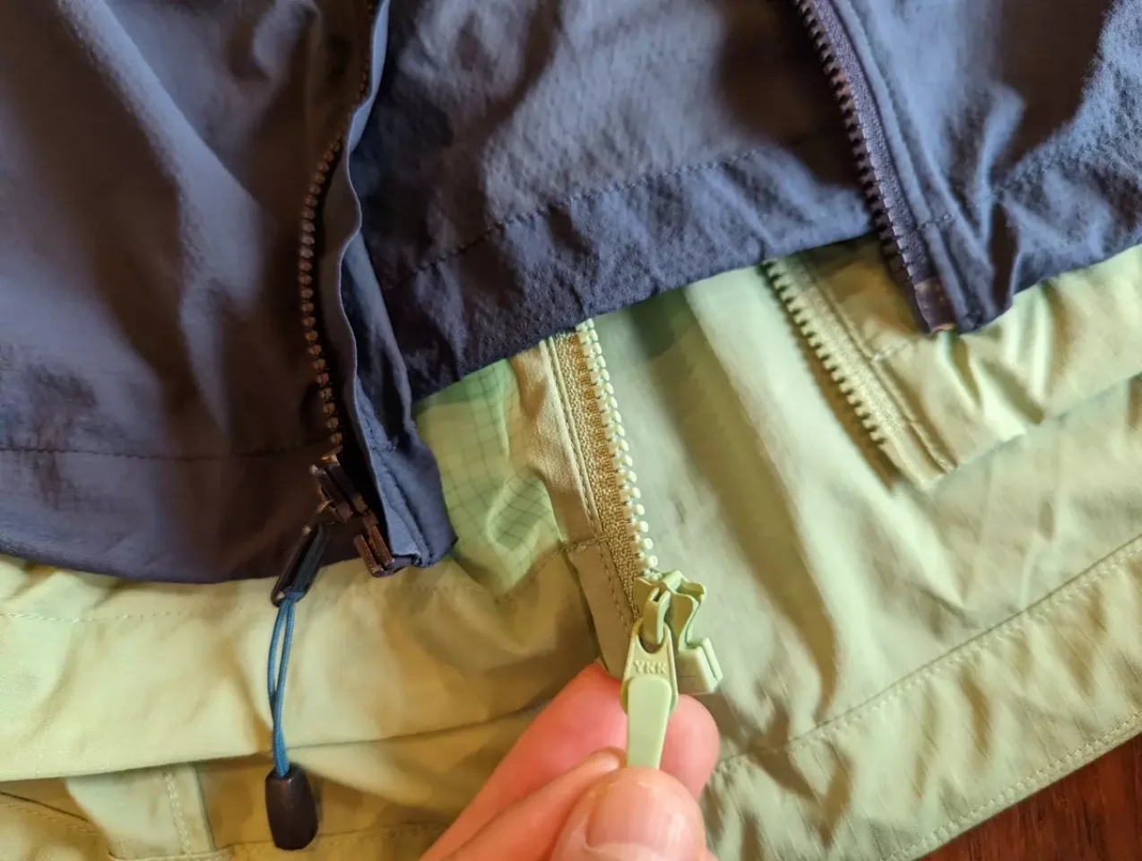 フロントジッパーの開けやすさは健在