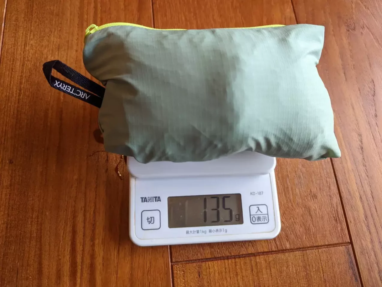 スコーミッシュフーディのパッカブル仕様