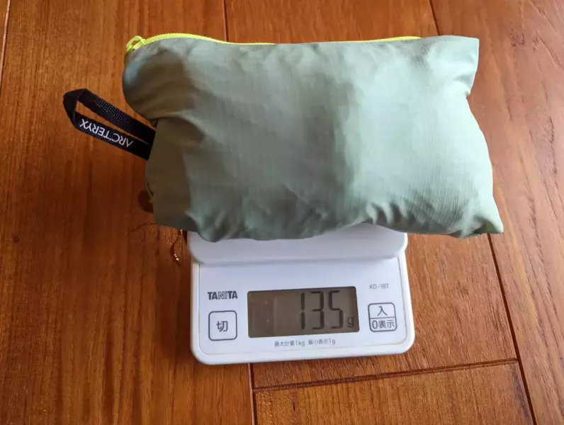 スコーミッシュフーディのパッカブル仕様