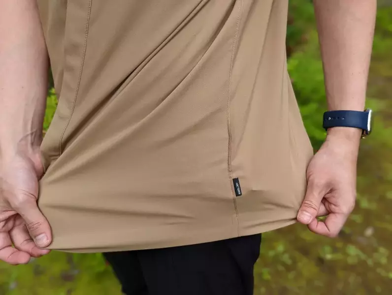 アークテリクス スカイラインシャツ スナップボタンは外側から見えない