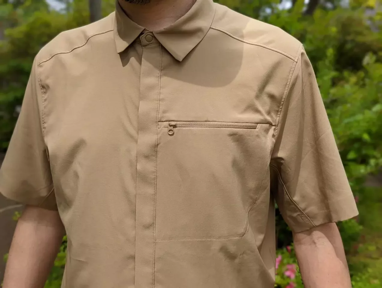 アークテリクス スカイラインシャツ 胸のポケットはジッパー仕様