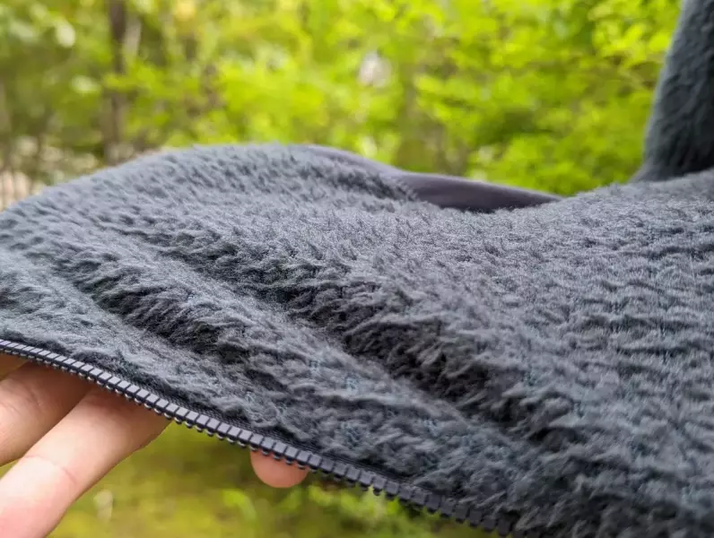 ポーラテックアルファは毛足が長いフリース地
