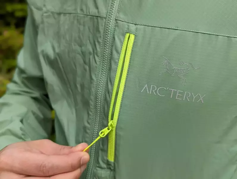 チェストポケット アークテリクス スコーミッシュフーディ