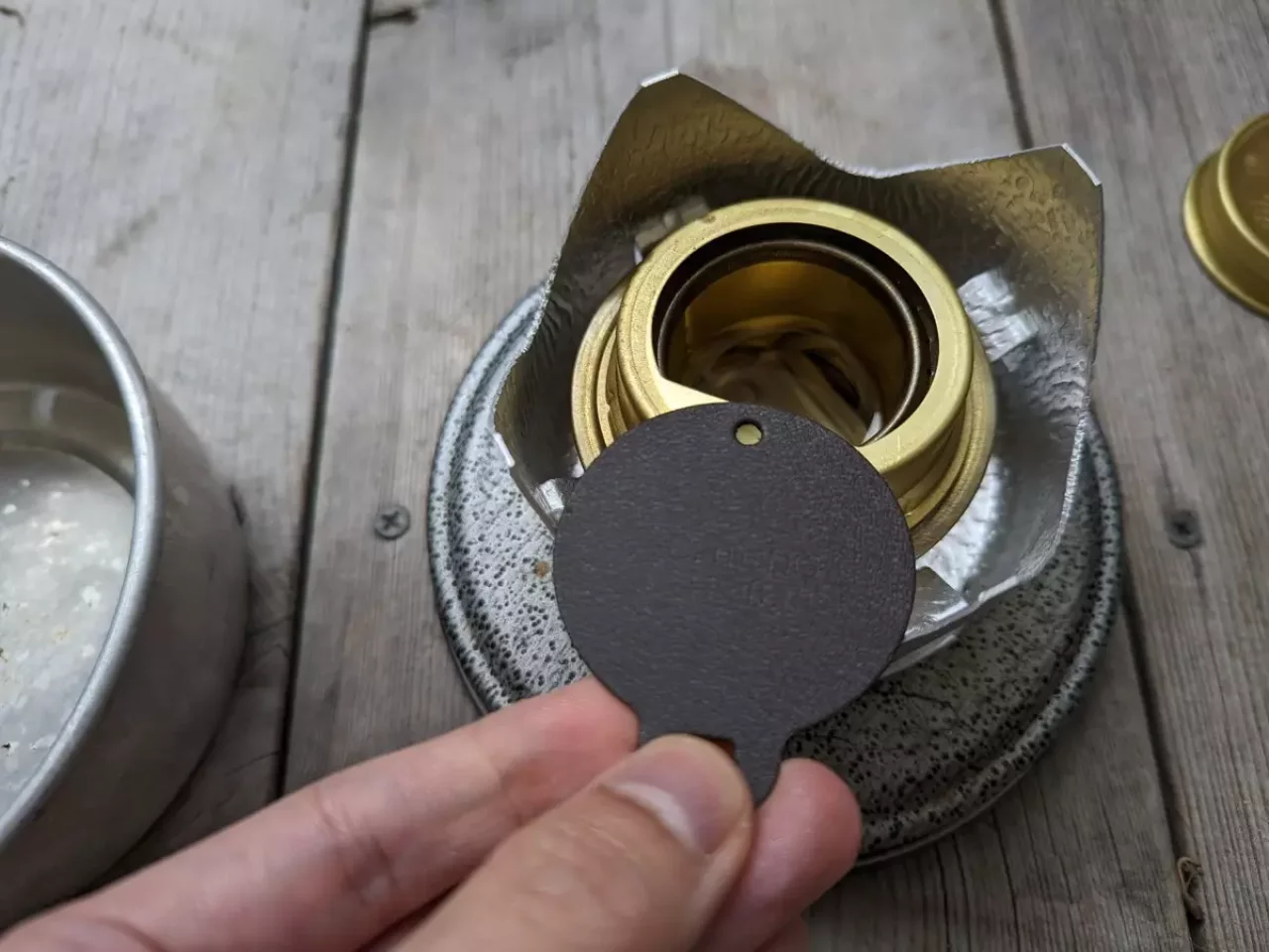 様々な山ご飯を作ることができるアルコールストーブ