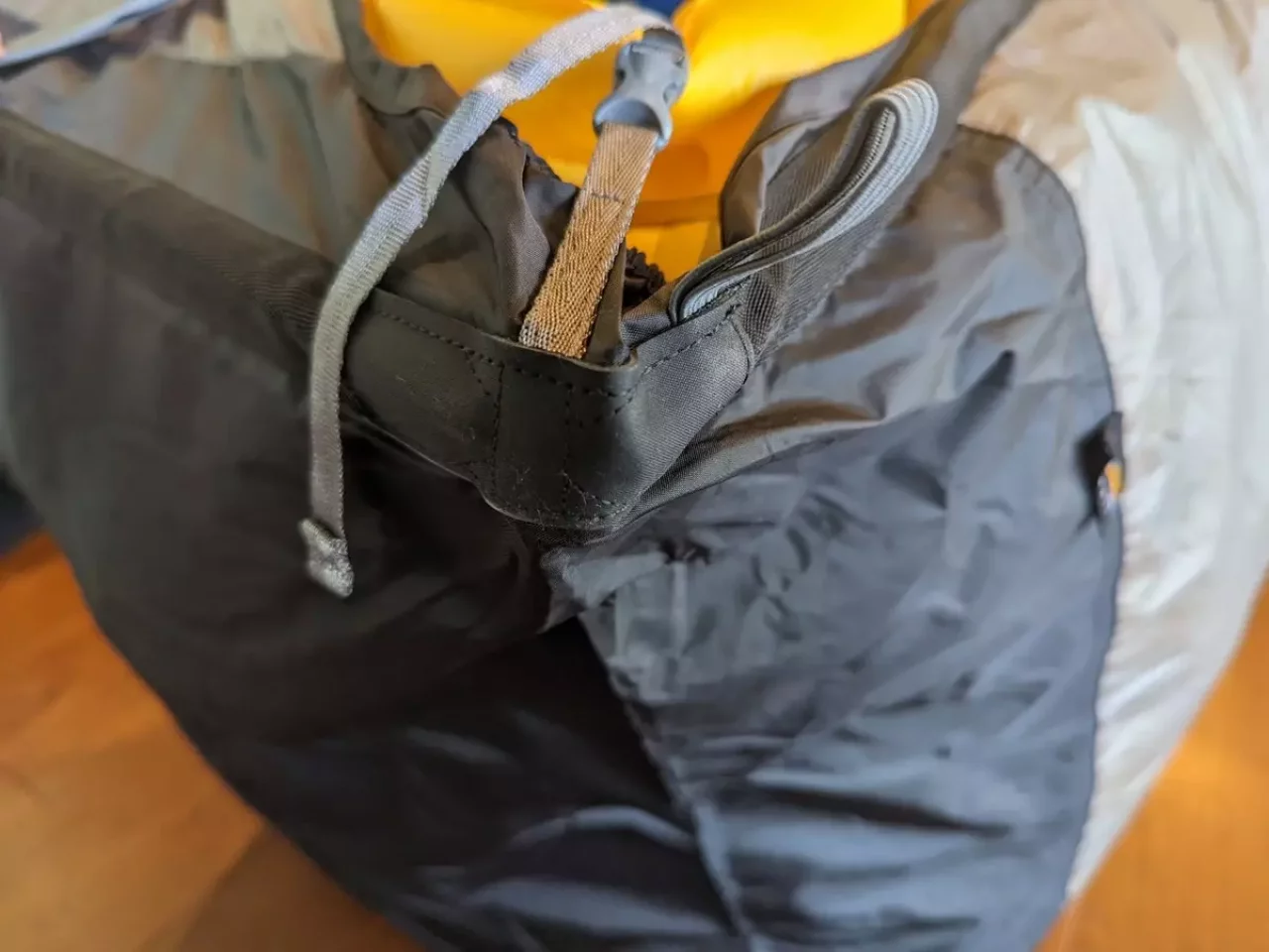 最も摩擦のあるボトムのサイドには厚手のテープの施し