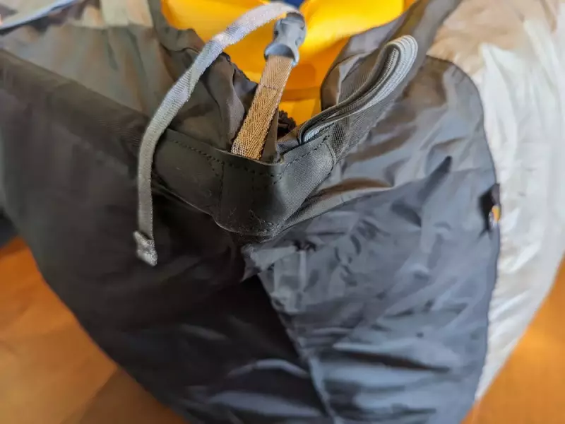 最も摩擦のあるボトムのサイドには厚手のテープの施し