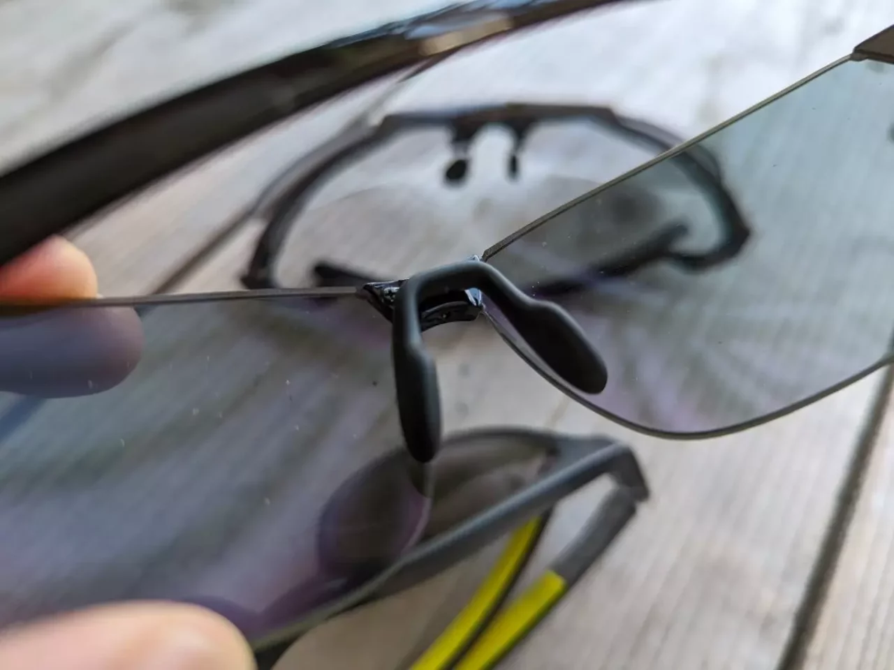 汗でも滑らないフィット感に優れたサングラス