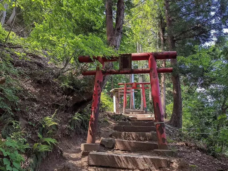 千歳山稲荷神社参道