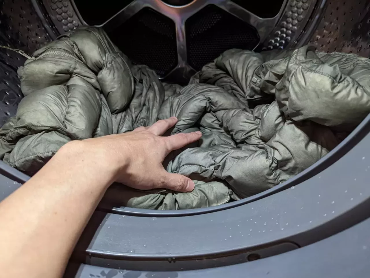 ダウン用洗剤で洗濯をする(洗濯機編) ダウンジャケットの正しい洗濯方法