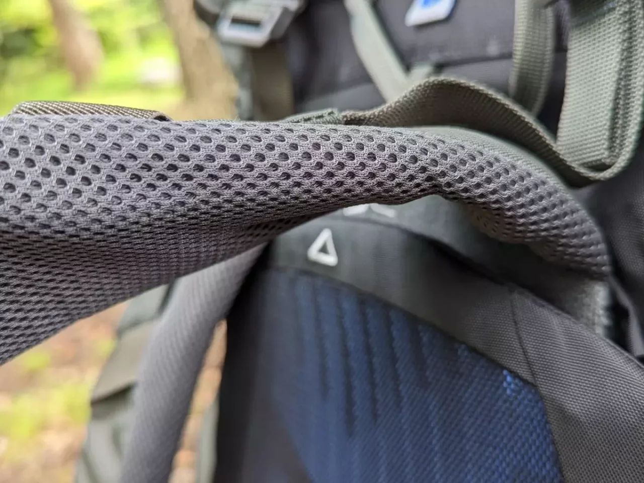 ショルダーハーネスの素材は肌当たりの良い柔らかな素材