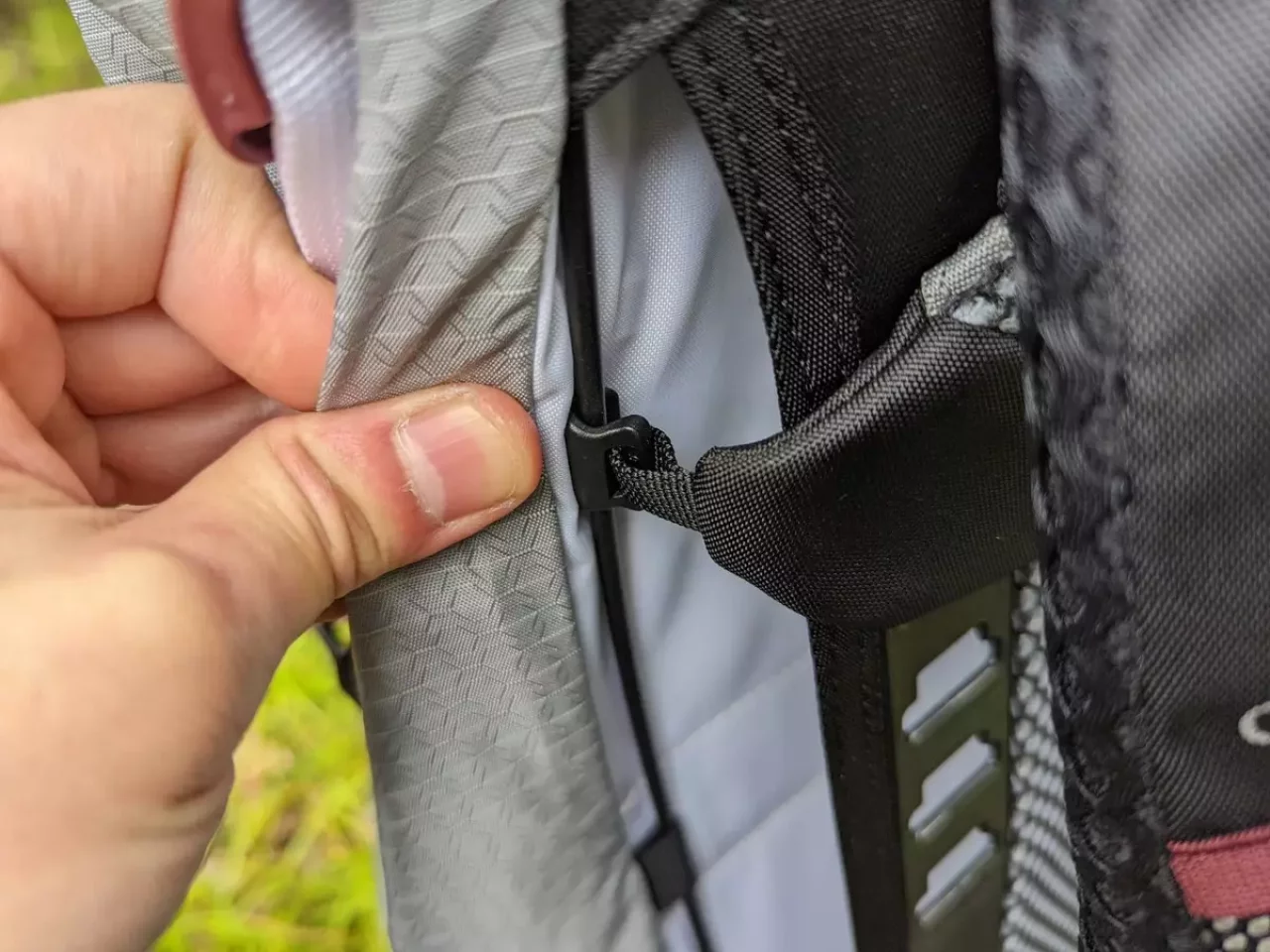 背面長調整機能はショルダーベルトの高さでぴったりフィットさせる