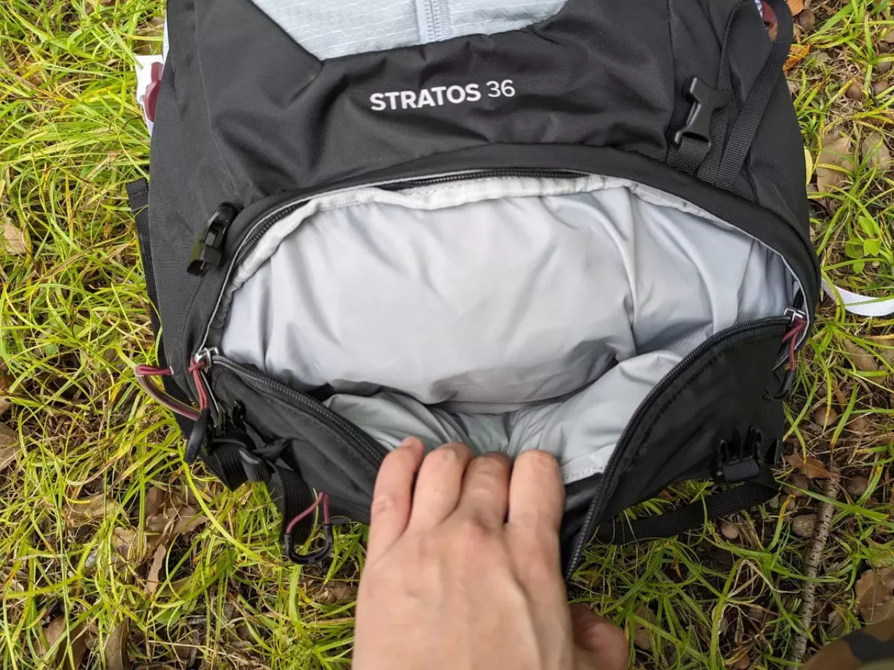 メインのポケットは1気室と2気室と自由に変えることができます