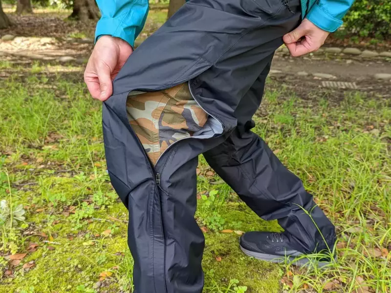 サイドジッパーを使用することでベンチレーションを作ることができます。