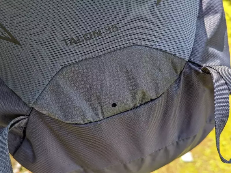 タロン36は背負ったまま装備の出し入れが容易