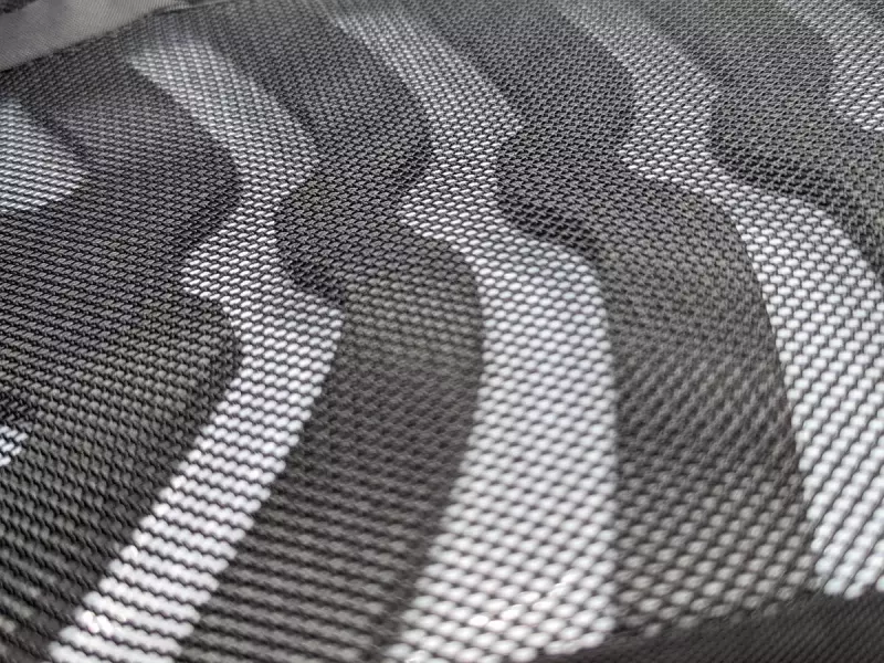 背面にはエアースケープと呼ばれるメッシュ地の中に空気の移動が生じる構造