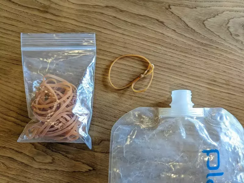 使い終わったクラッチパスを小さく折り畳む