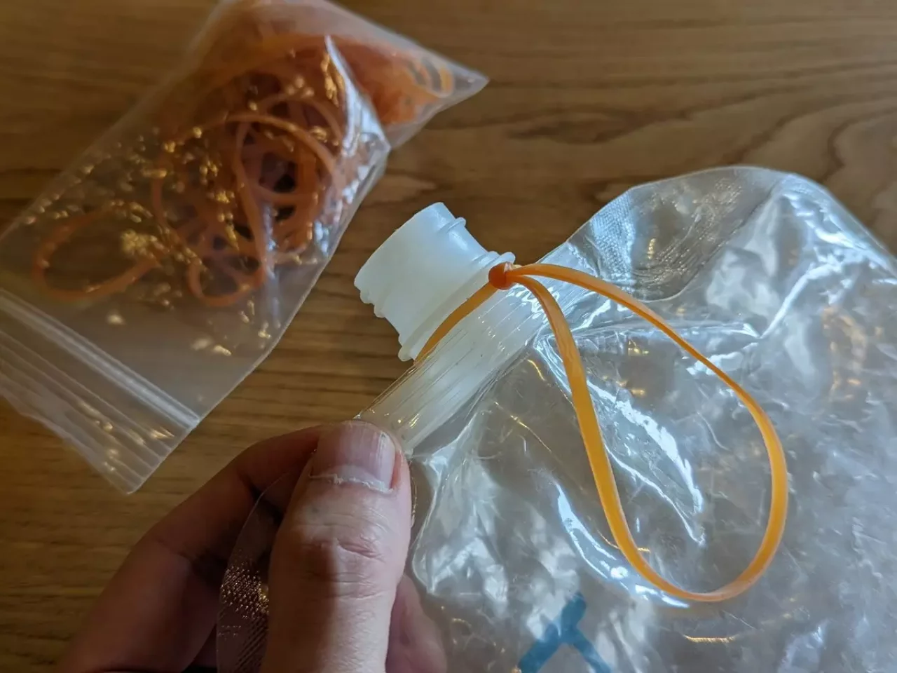 使い終わったクラッチパスを小さく折り畳む