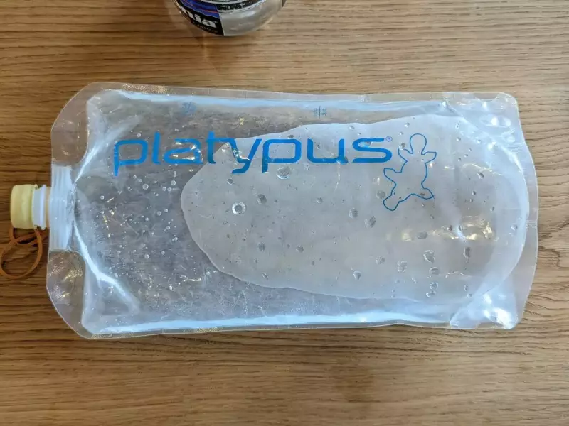 プラティパスにお湯を入れて湯たんぽ