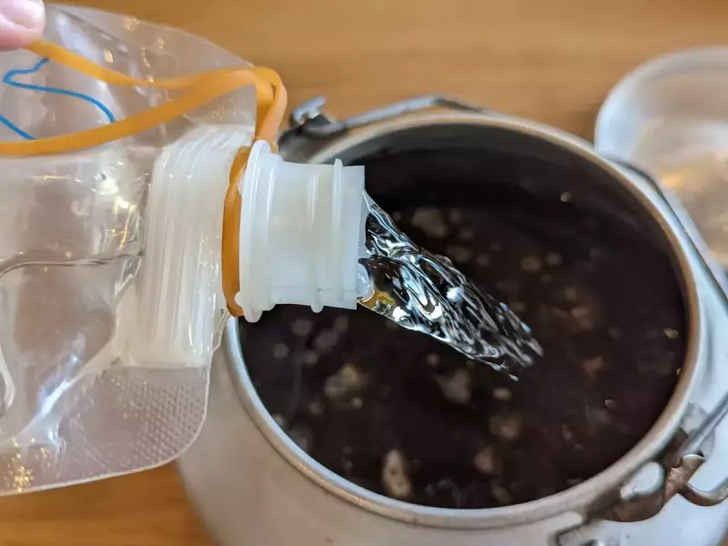 注ぐ水の調整ができるプッシュプルキャップ