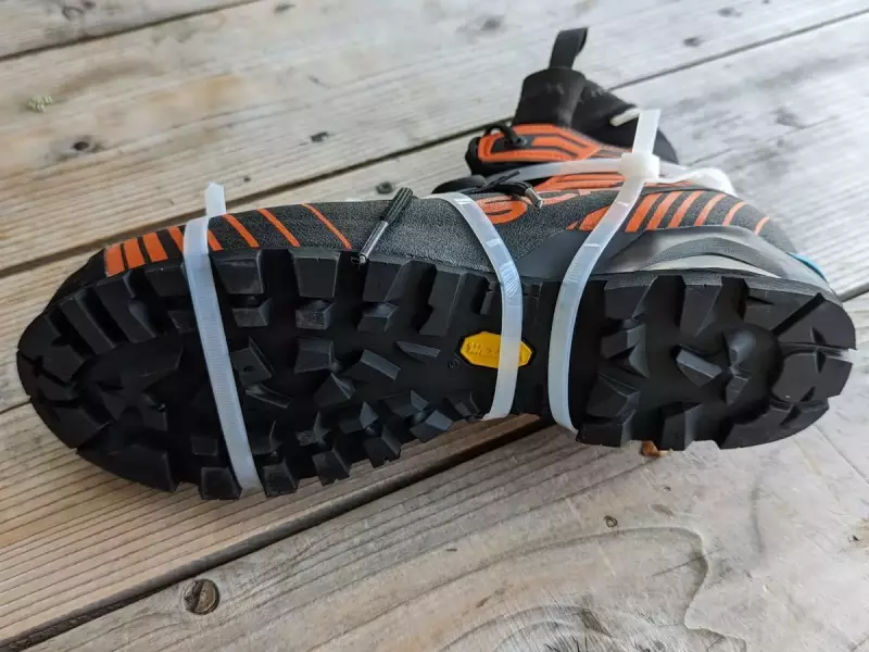 登山中に登山靴のソールが剥がれた場合