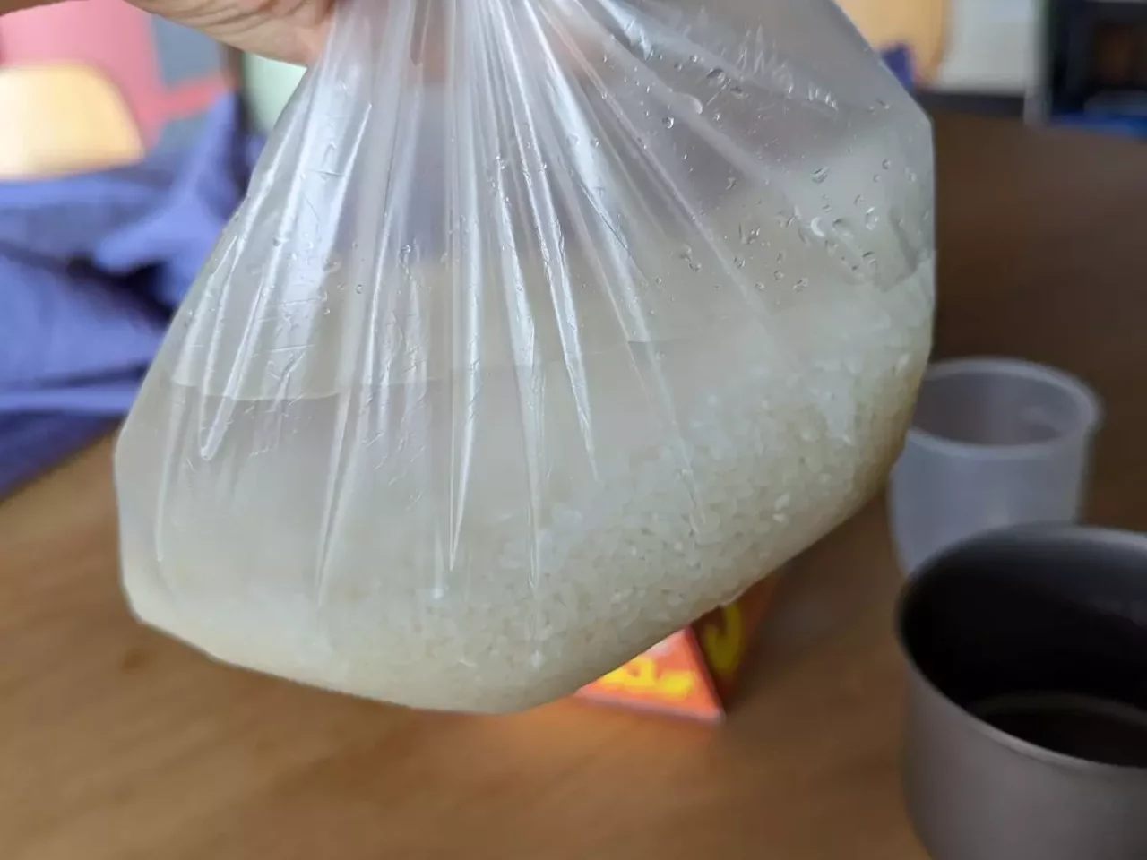 ステップ1:アイラップにお米とお水を入れる