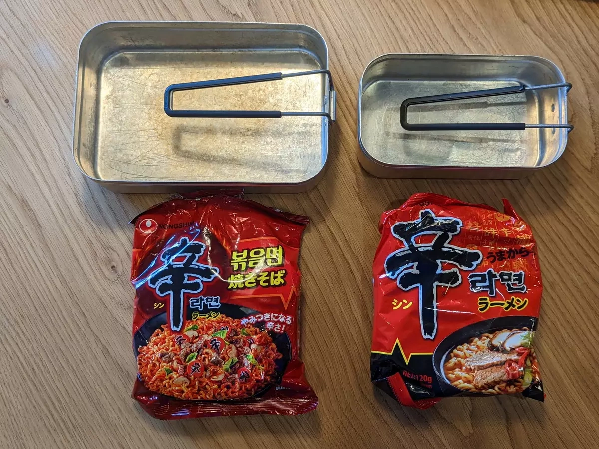 メスティンで作る辛ラーメンと辛焼きそば