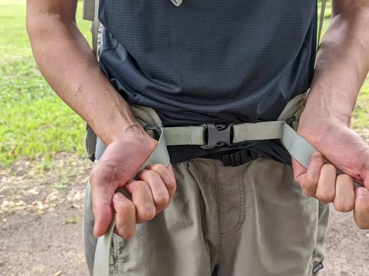 ステップ3:ウエストベルトを腰に固定する