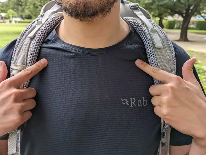 ステップ6:チェストストラップを固定