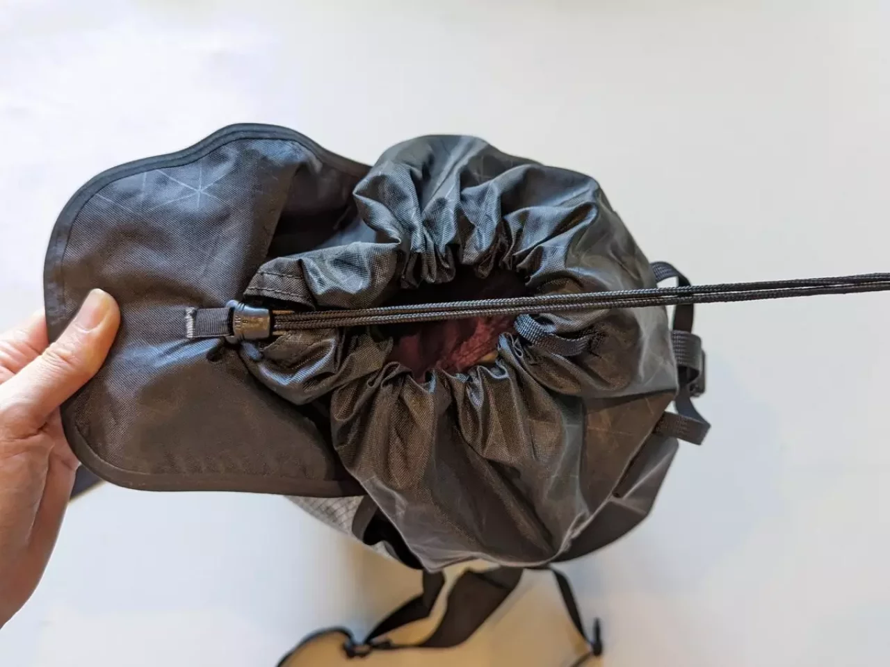 素早く開閉できるトップフラップ