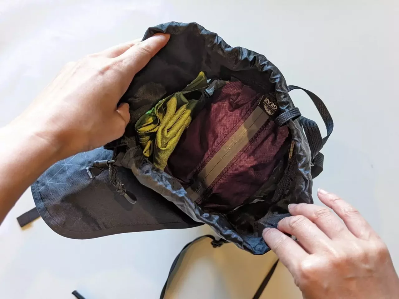 素早く開閉できるトップフラップ