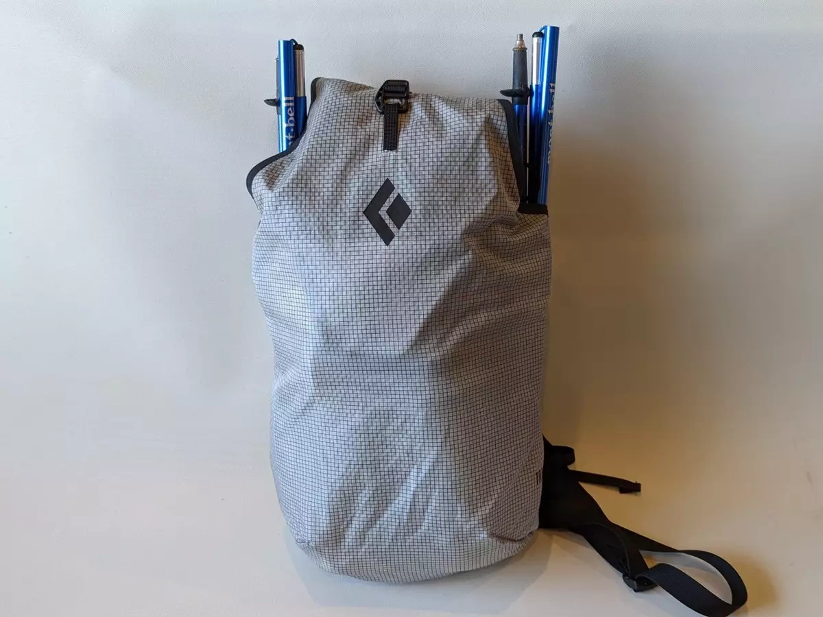 【レビュー】ブラックダイヤモンドトレイルブリッツ12−日帰り登山、アタックザックに活用できるザック