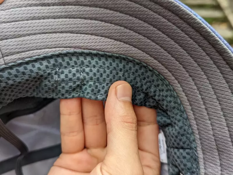 肌に当たるスベリ(額に当たる部分)は柔らかい素材