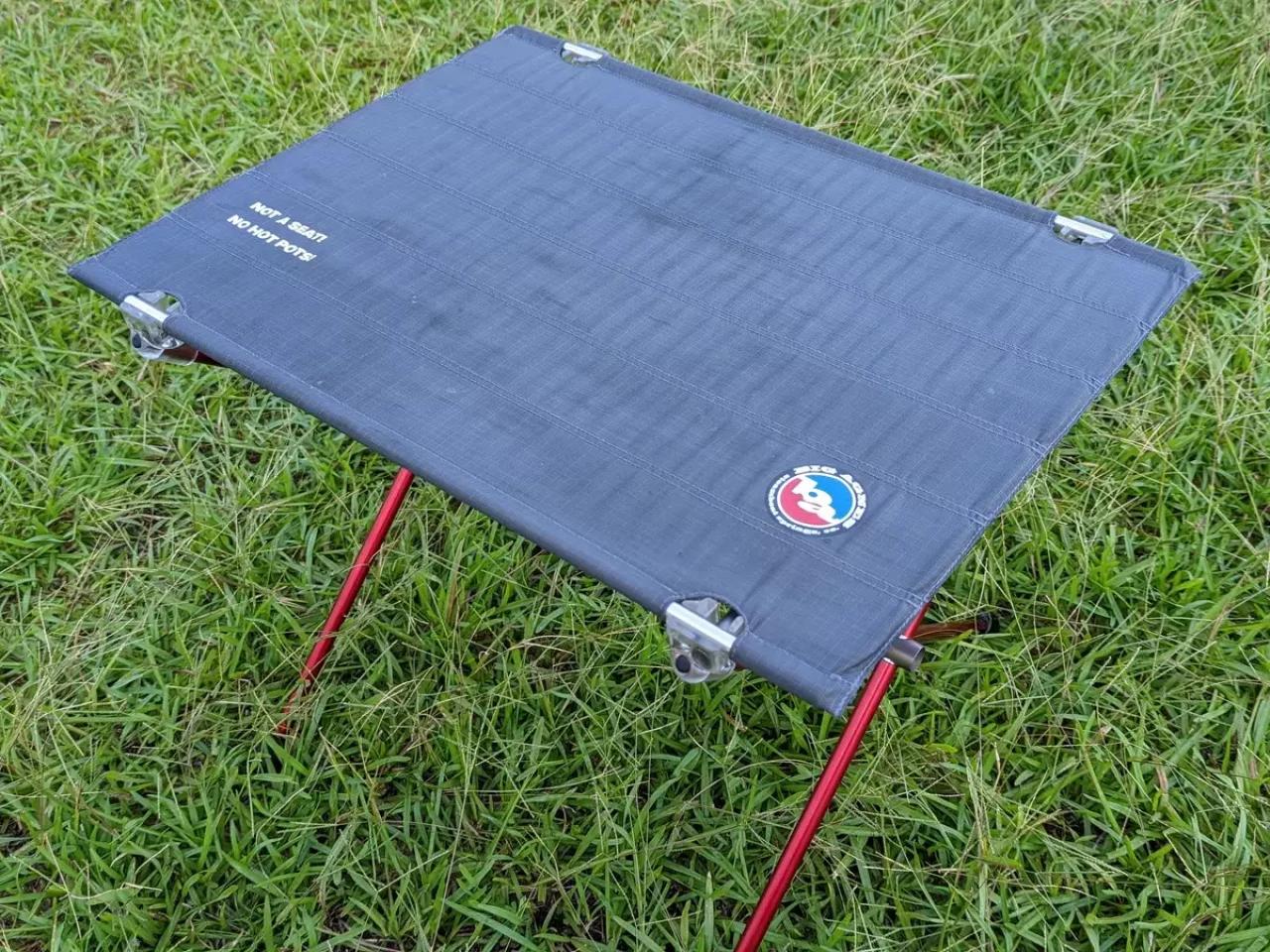 テーブル台のボール部分をセットして組み立て終了