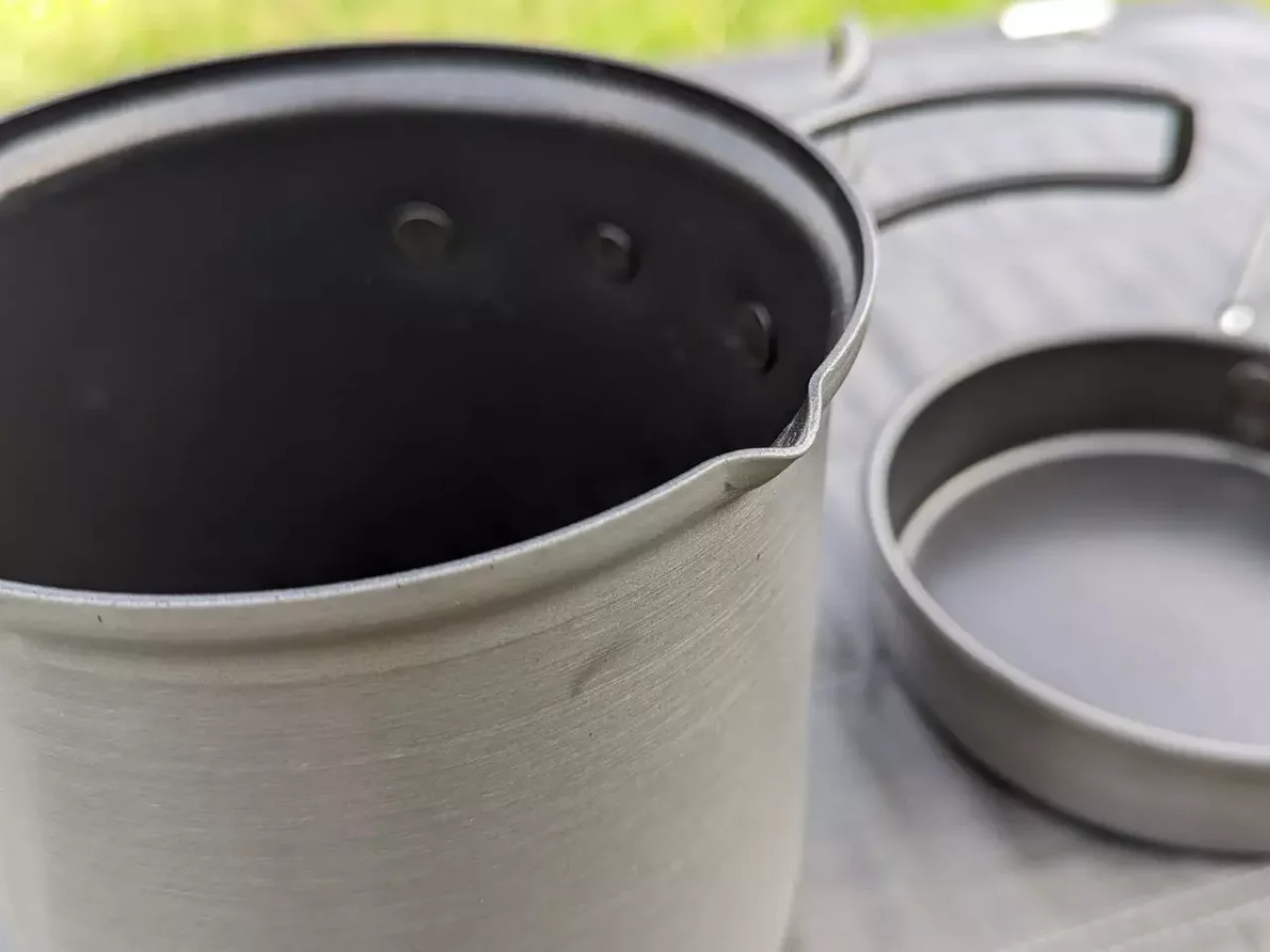 本体のポットには注ぎ口がついている