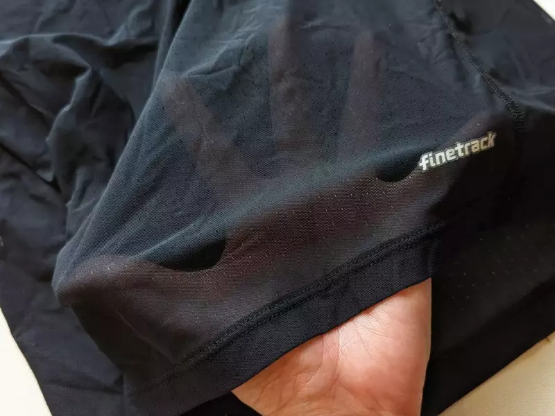 【レビュー】ファイントラック ドライレイヤー-登山で汗冷え防止・3つのドライレイヤーの比較|ベースレイヤー・Tシャツ|登山ウェア|山のモノ|登山・トレラン・山スキーマガジン「山旅旅」