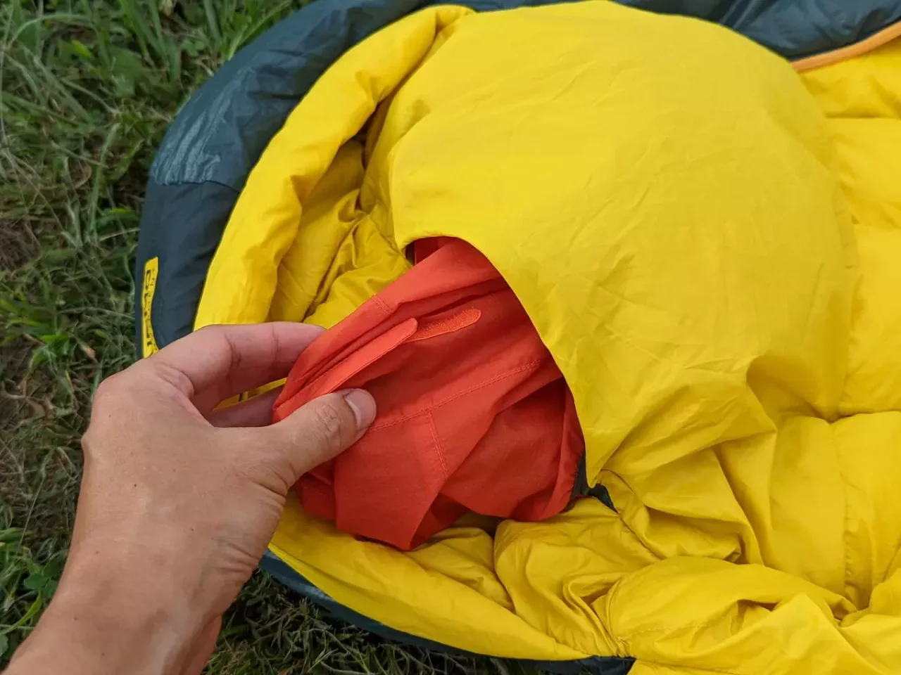 枕を固定することができるポケット