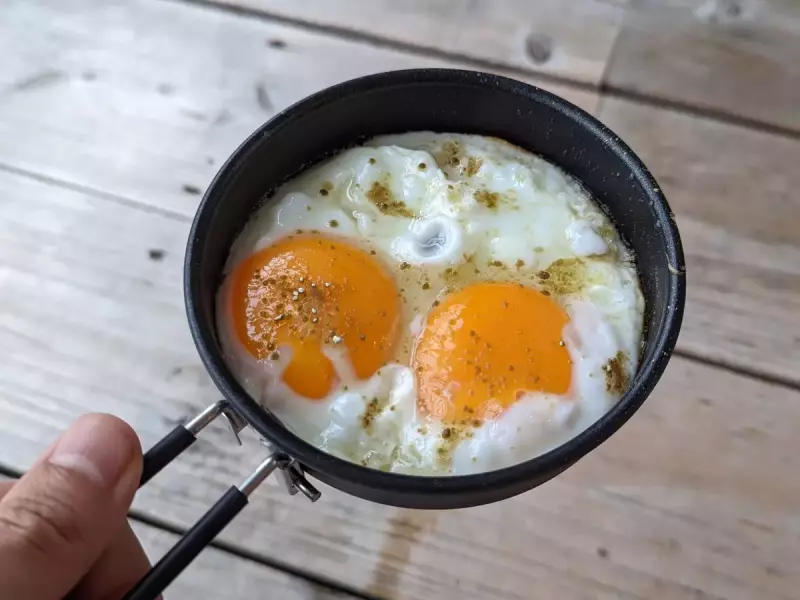 蓋はフライパンとしても使える