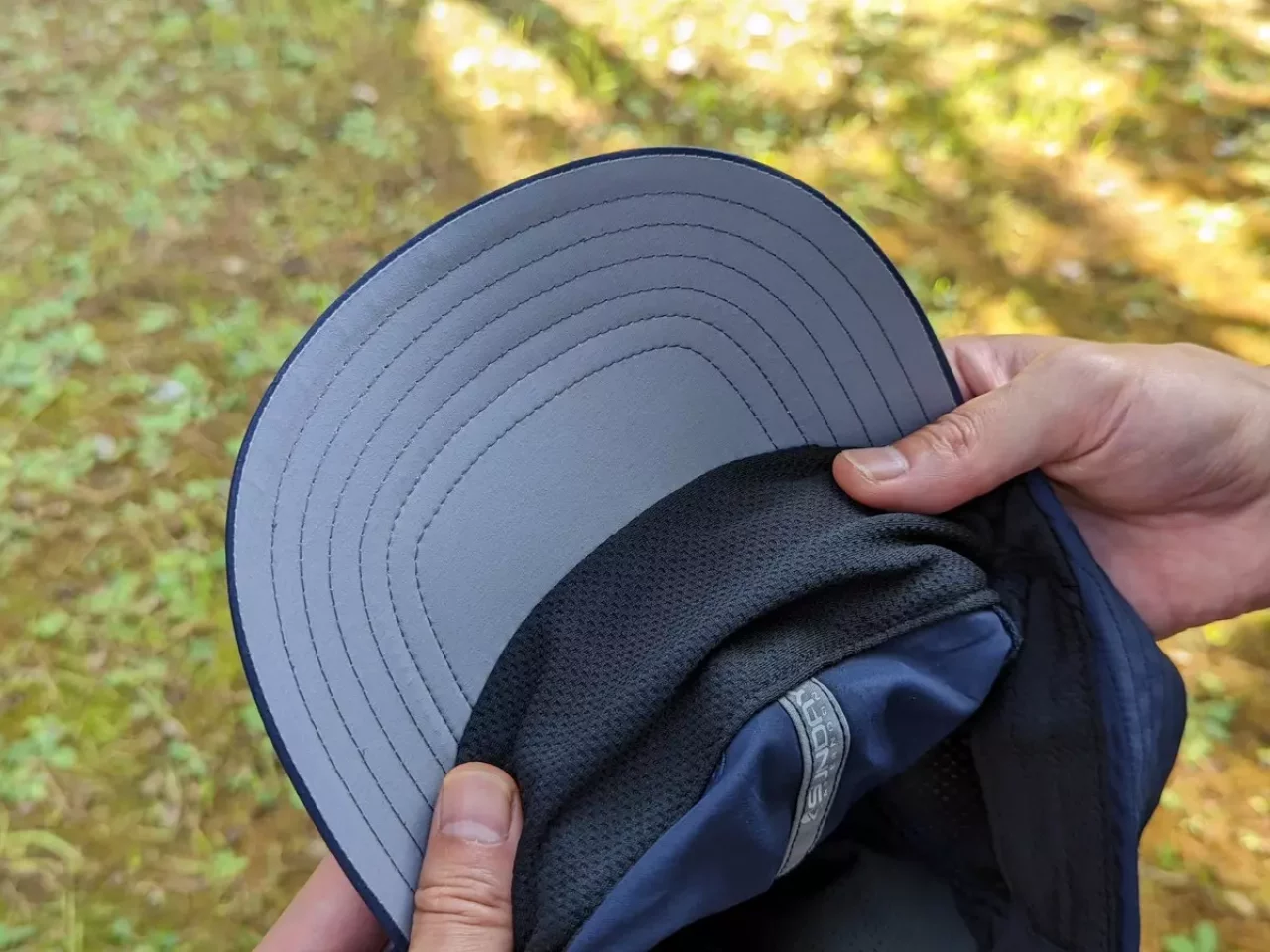 大きな面積で素早く汗を吸い取る